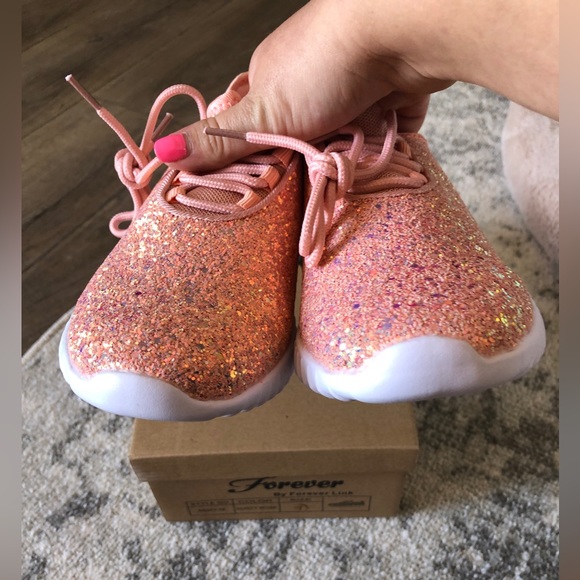 🆕 Women’s Forever by Forever Link Sneakers - Picture 7 of 11